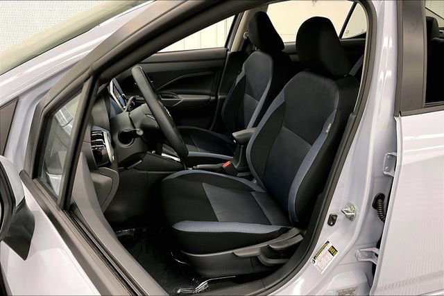 New 2025 Nissan Versa SV w/ Trunk Package image 9