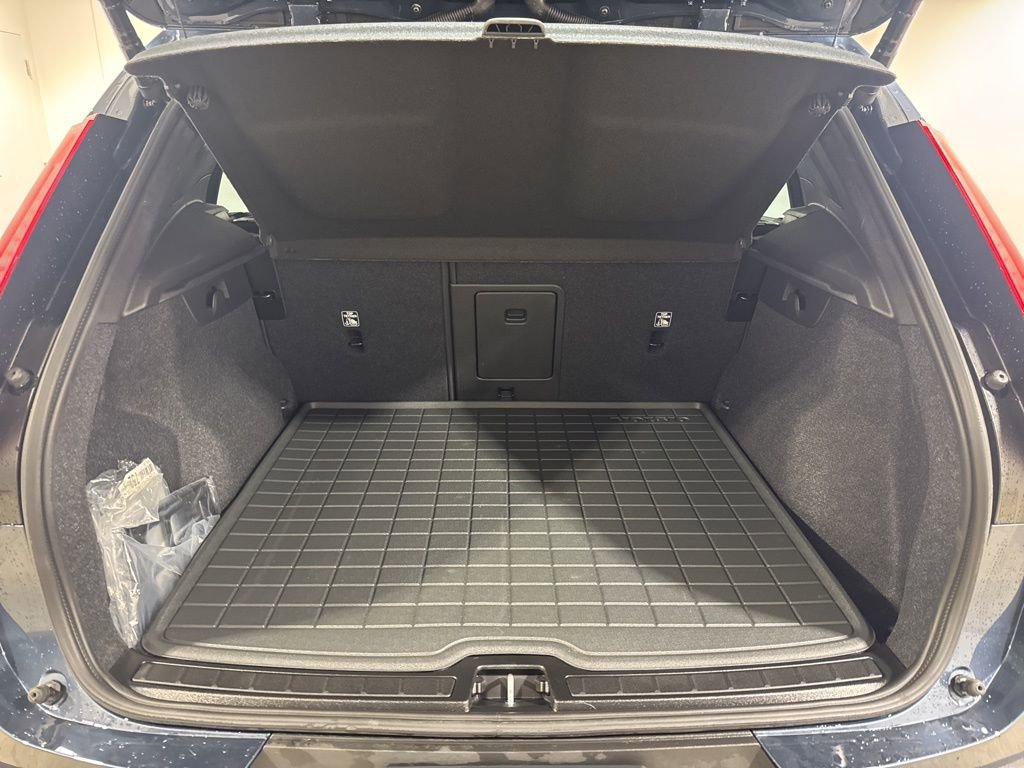 Used 2026 Volvo XC40 B5 Core w/ Climate Package image 29