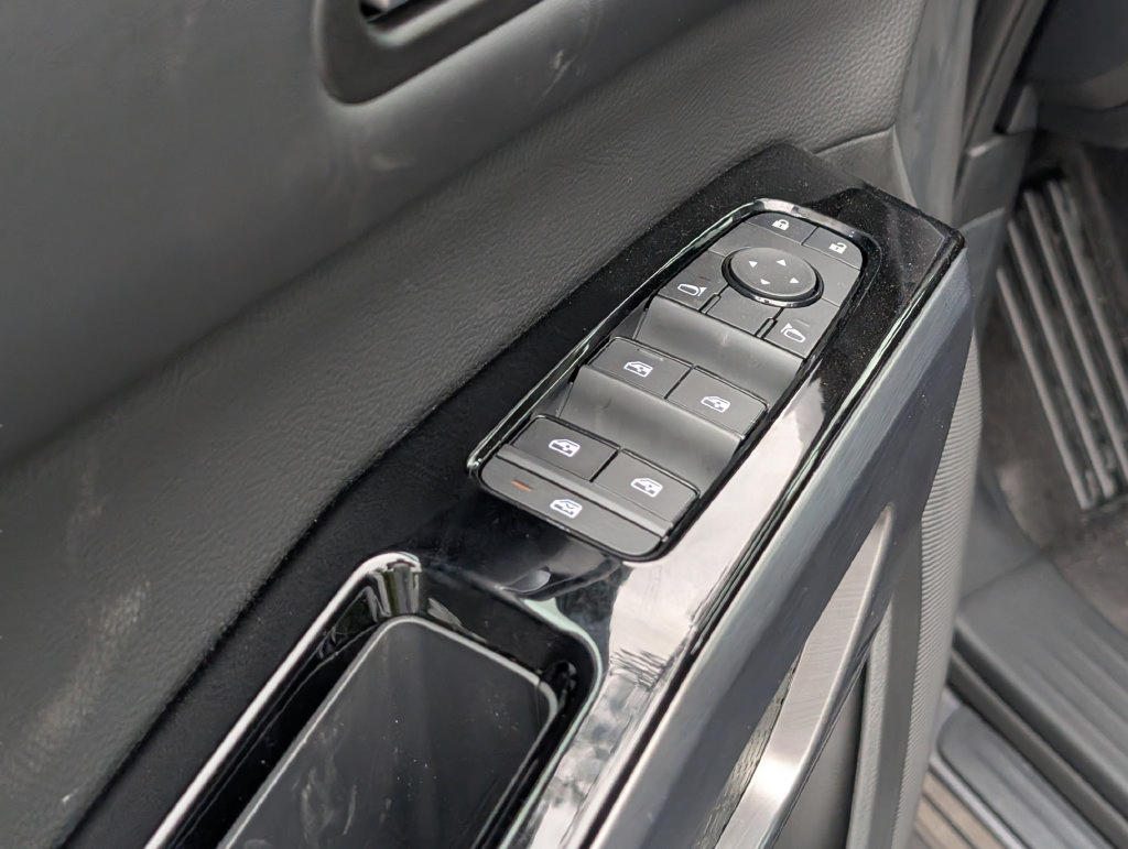 New 2026 Nissan Pathfinder SL w/ Cargo Package FWD image 17
