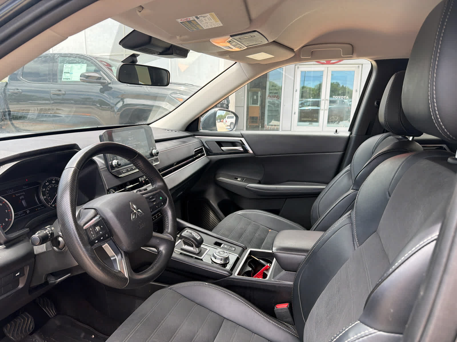 Used 2024 Mitsubishi Outlander SE AWD/4WD image 42