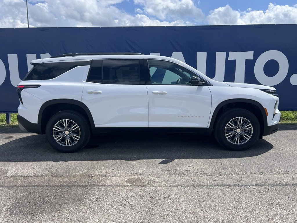 New 2025 Chevrolet Traverse LT image 8