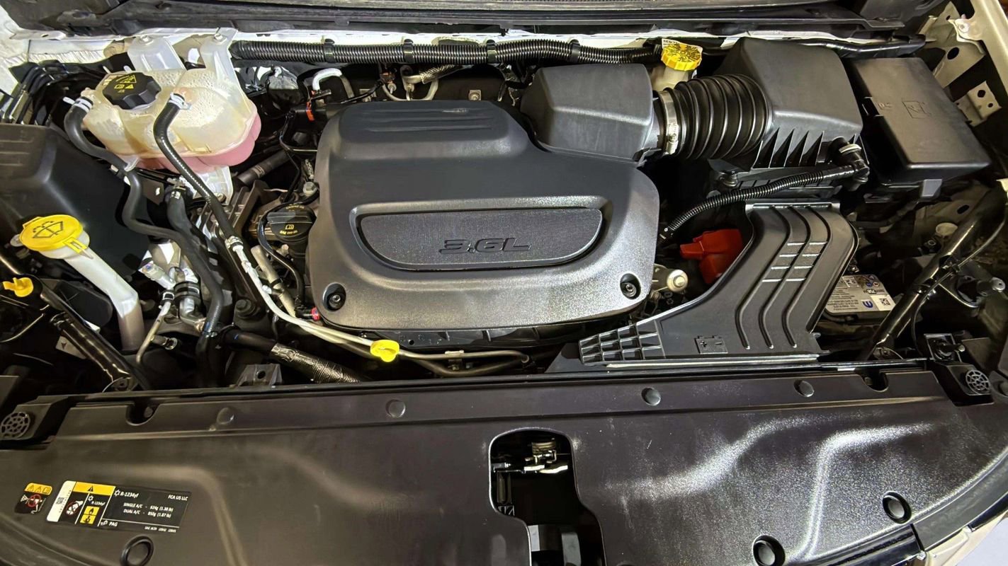 Used 2024 Chrysler Pacifica Touring image 22