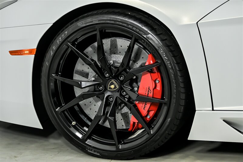 Used 2017 Lamborghini Aventador LP 700-4 AWD/4WD image 7