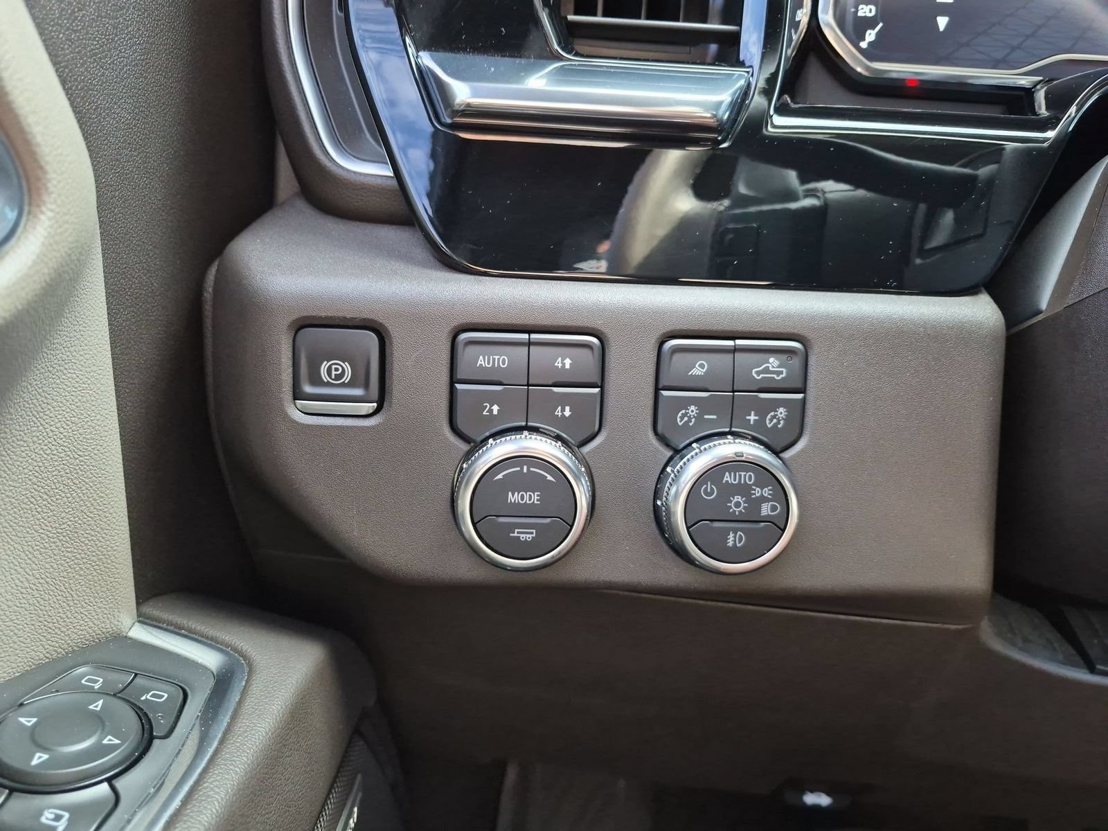Certified 2024 GMC Sierra 1500 SLT w/ SLT Premium Plus Package AWD/4WD image 18