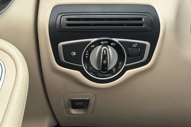 Used 2016 Mercedes-Benz GLC 300 4MATIC image 30