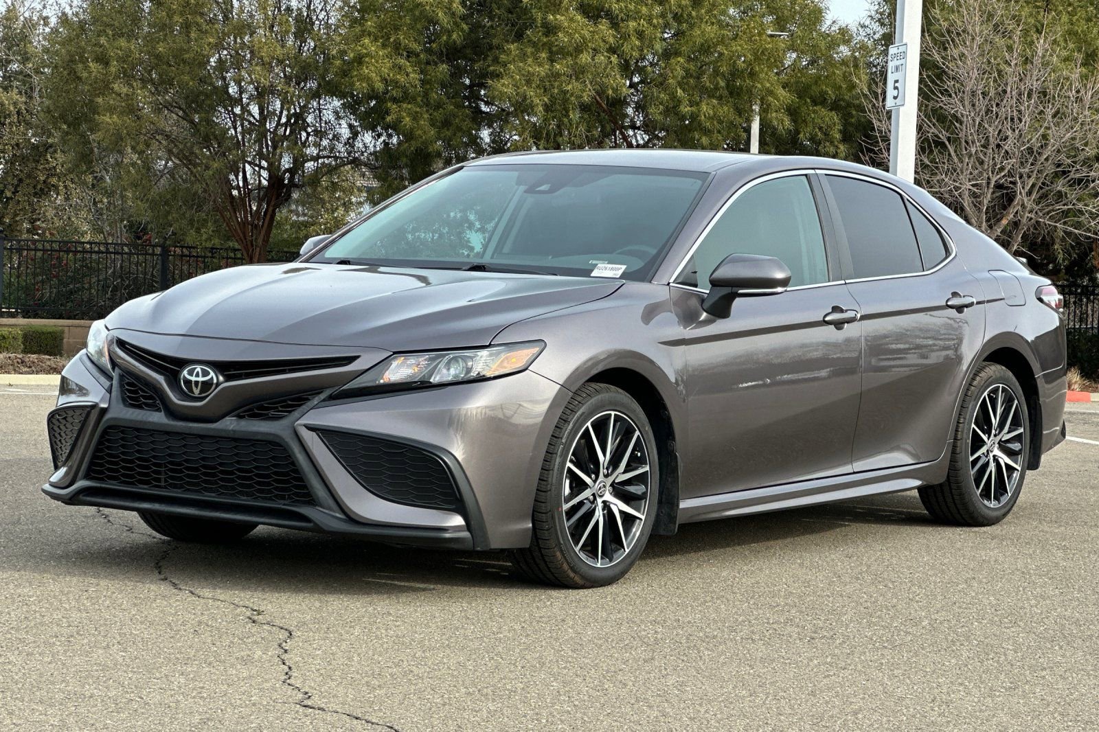 Used 2024 Toyota Camry SE image 8