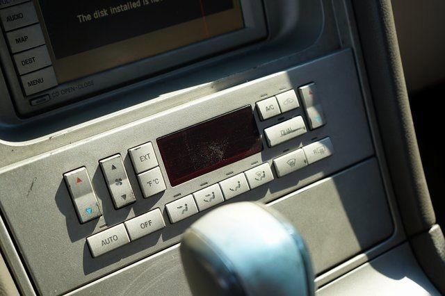 Used 2004 Lincoln Navigator Luxury image 20