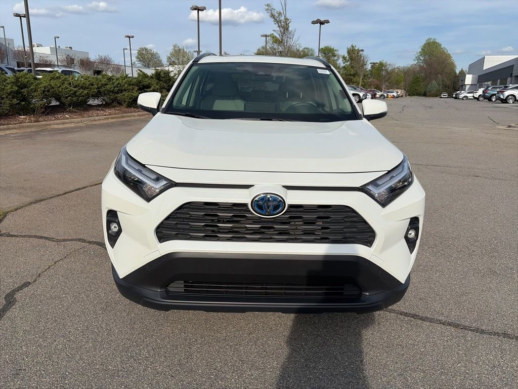 Used 2022 Toyota RAV4 XLE Premium image 6