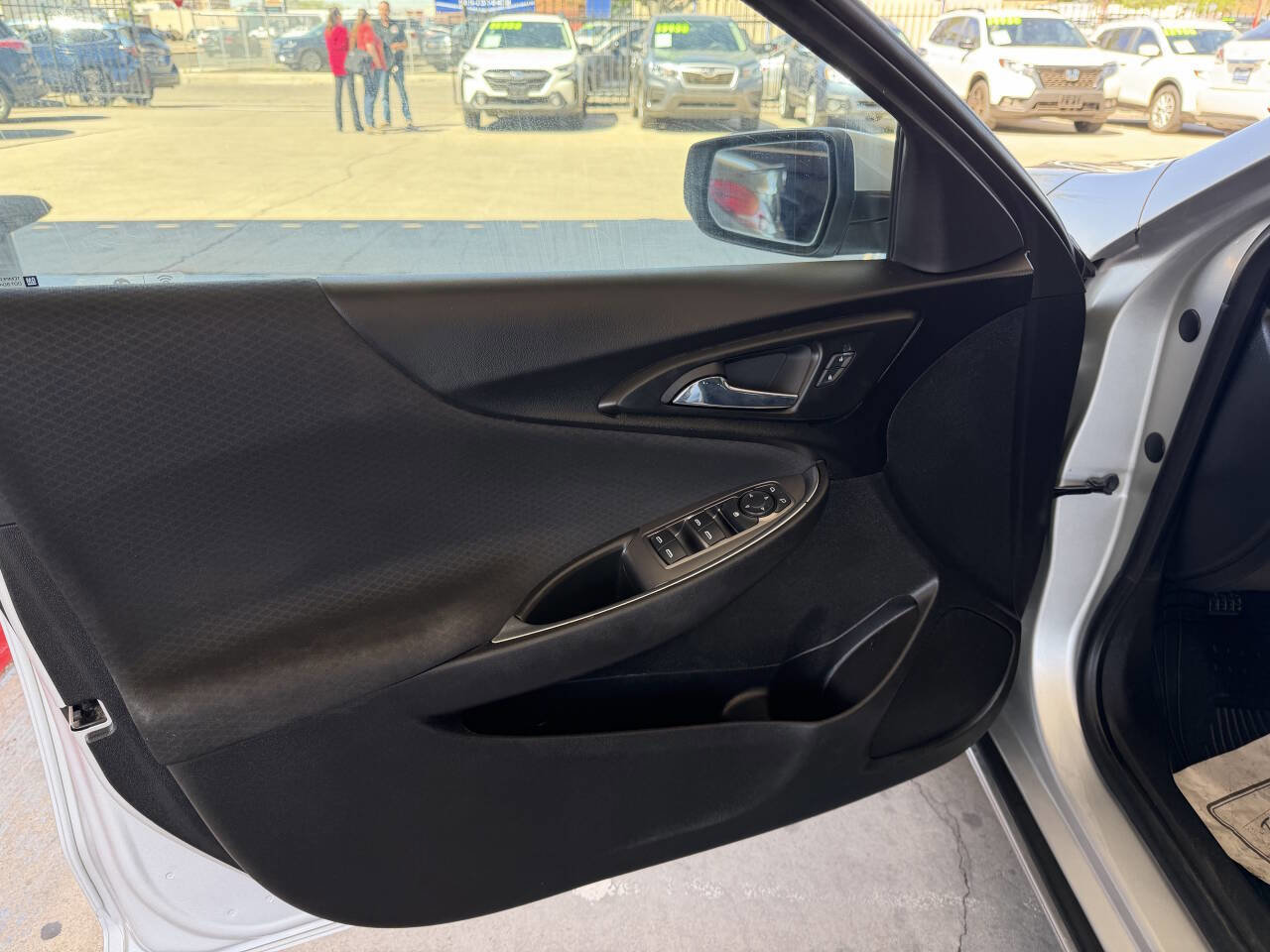Used 2017 Chevrolet Malibu LT FWD image 10