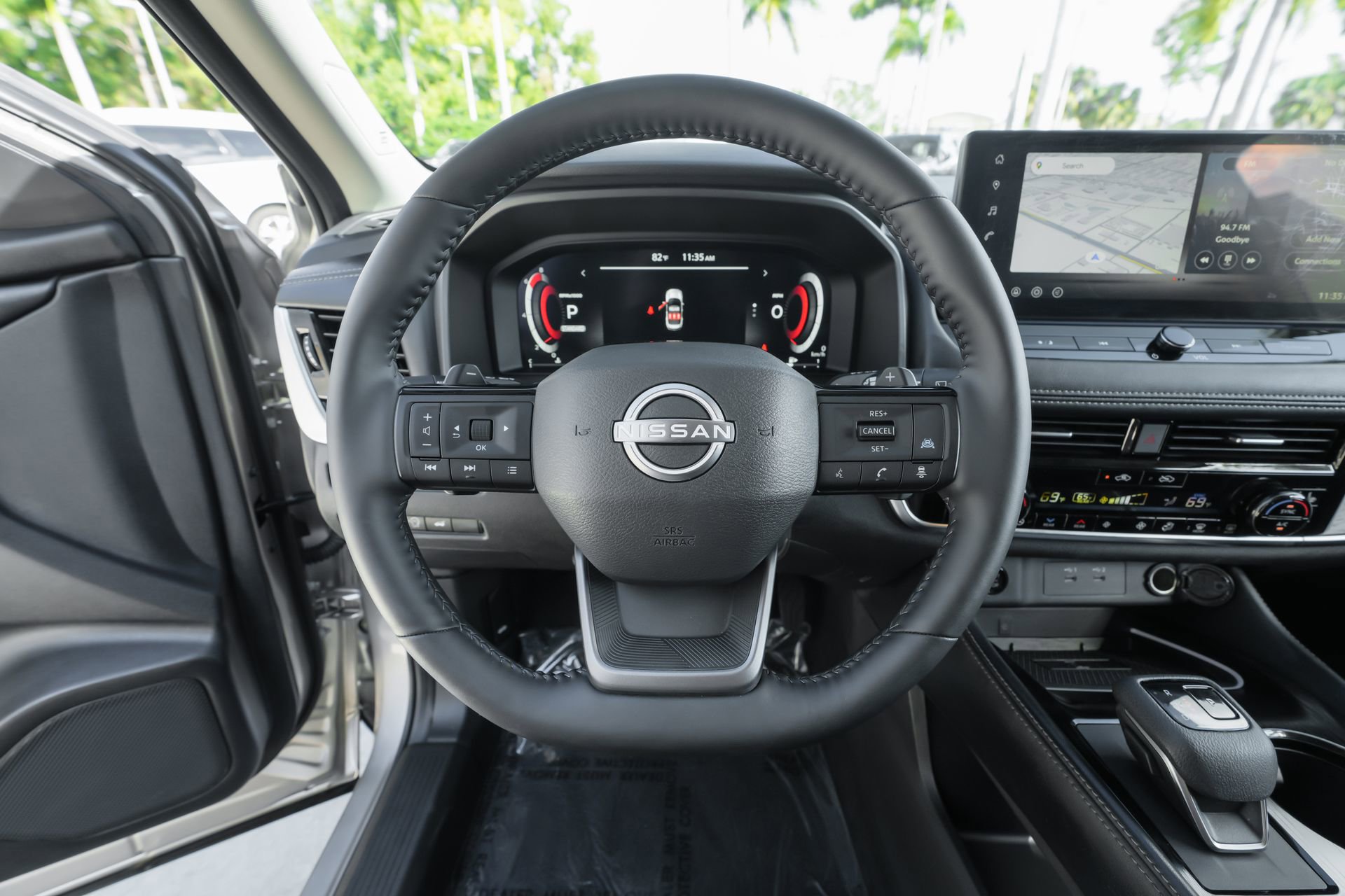 Used 2025 Nissan Rogue Platinum w/ Platinum Premium Package image 9