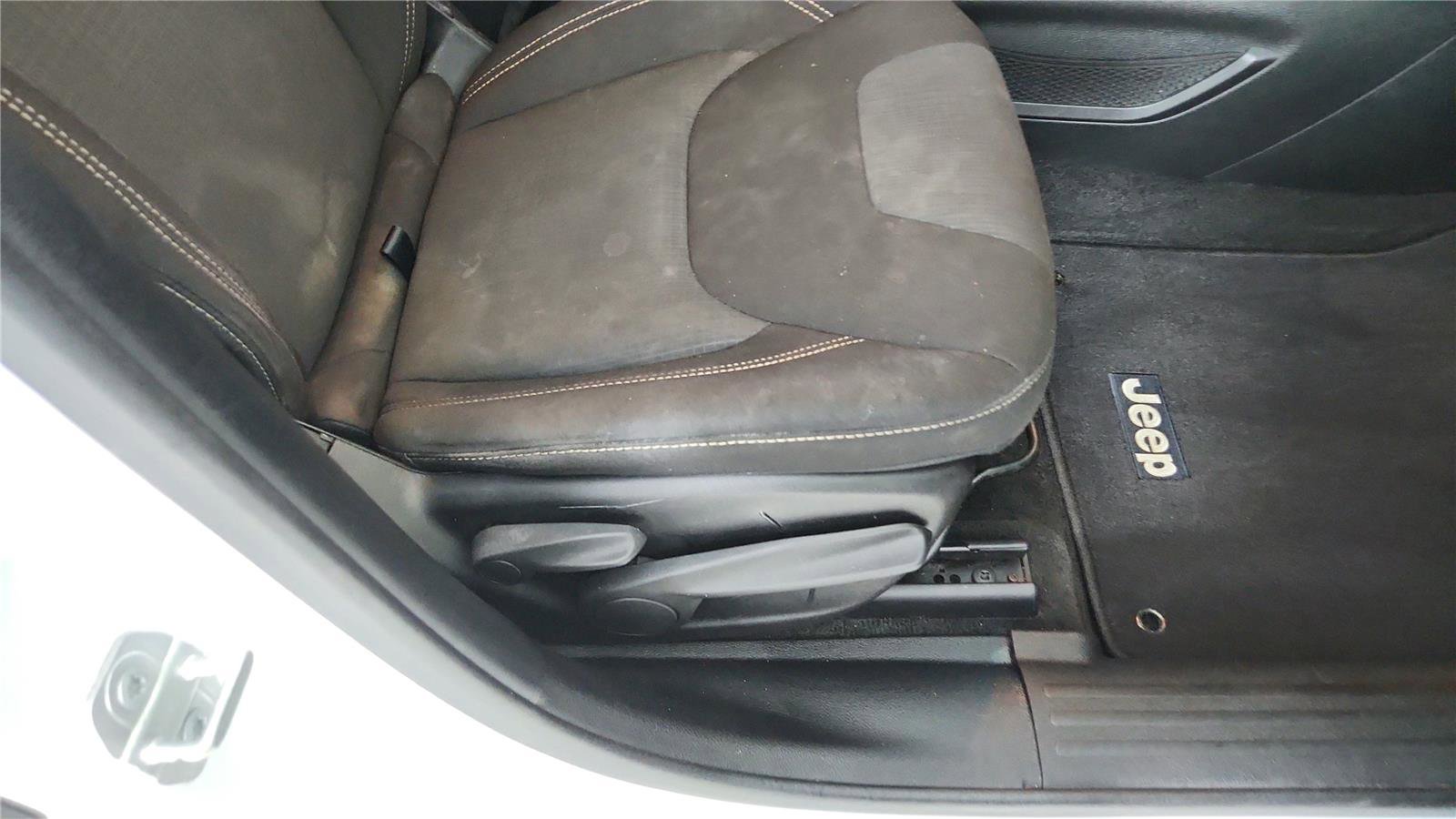 Used 2016 Jeep Cherokee Latitude w/ Comfort & Sound Group AWD/4WD image 21