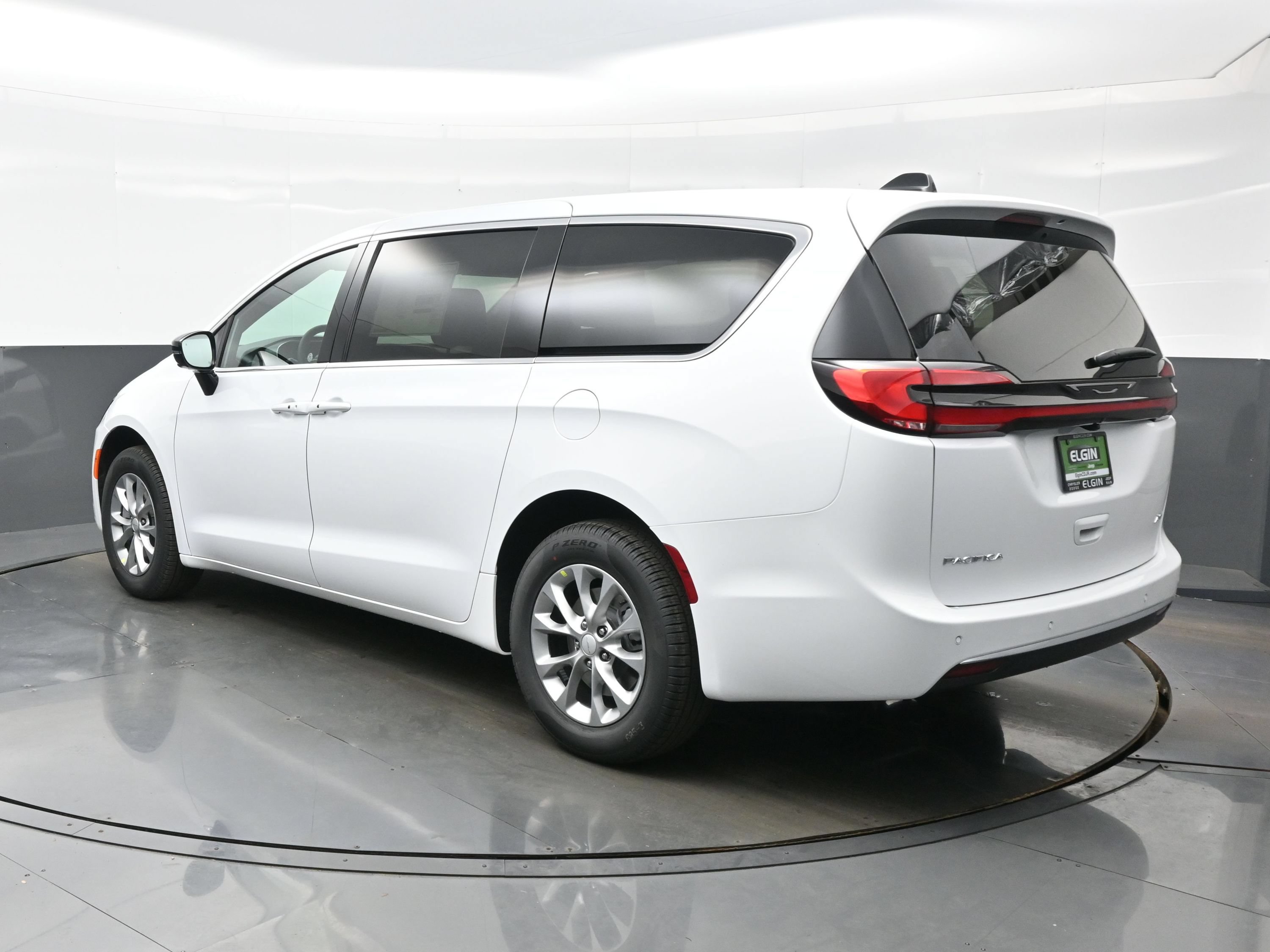 New 2027 Chrysler Pacifica Select AWD/4WD image 5