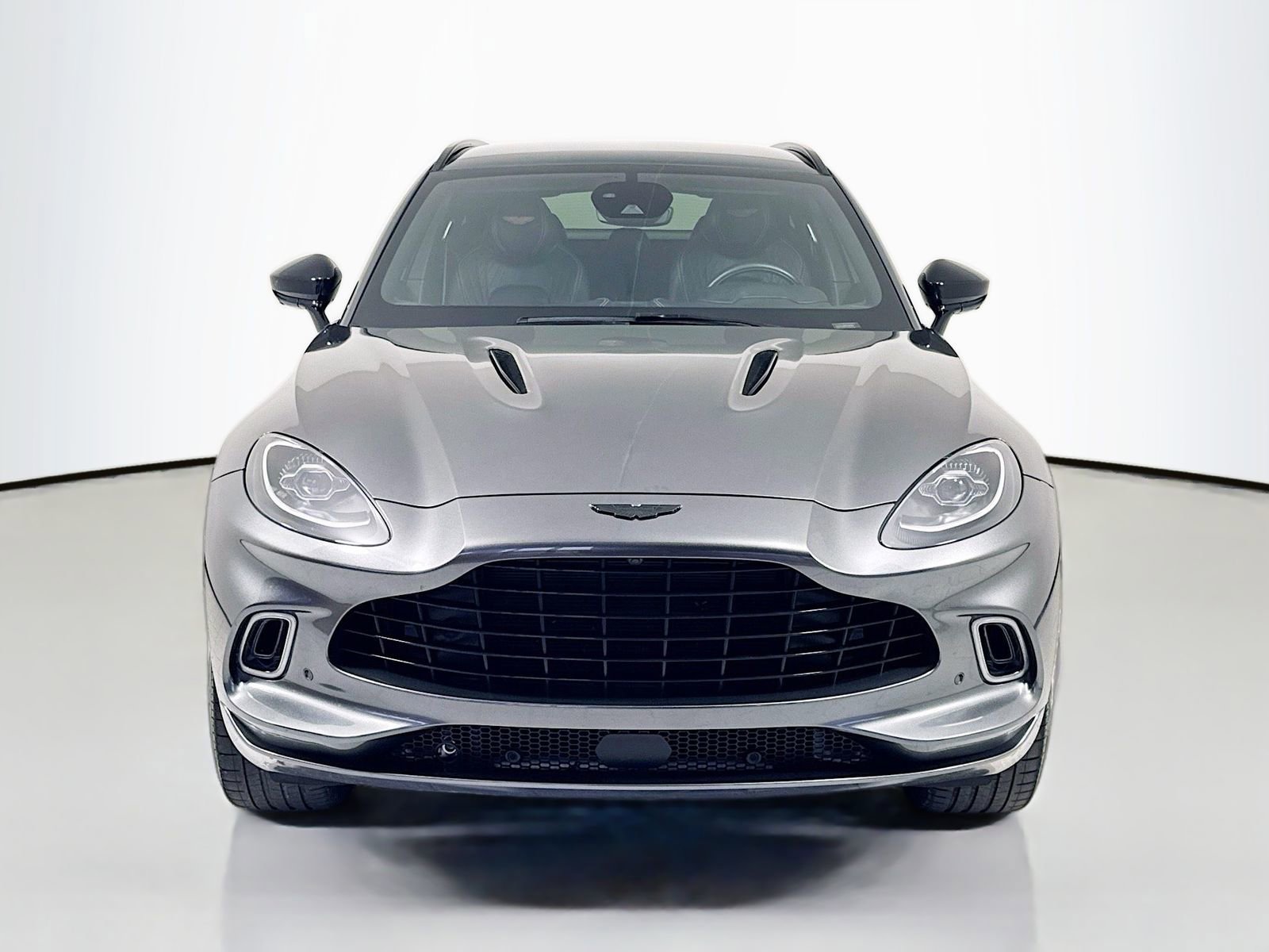 Used 2022 Aston Martin DBX image 2