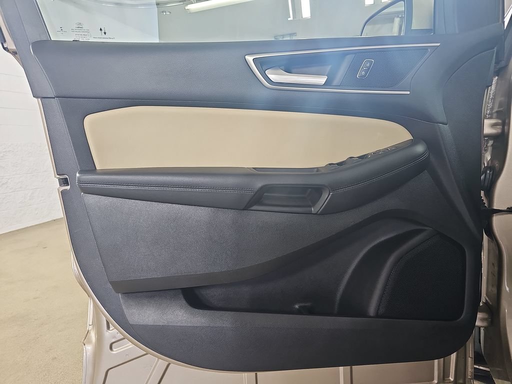 Used 2020 Ford Edge SEL w/ Convenience Package AWD/4WD image 31