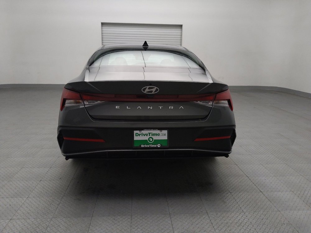 Used 2025 Hyundai Elantra SE image 6