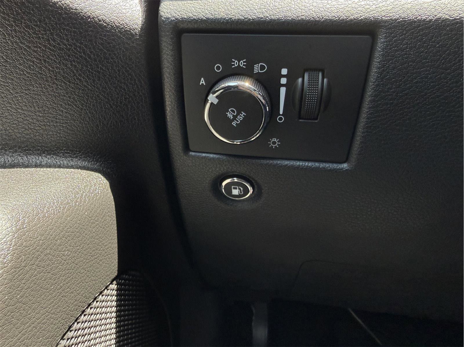 Used 2021 Jeep Grand Cherokee Laredo X AWD/4WD image 16