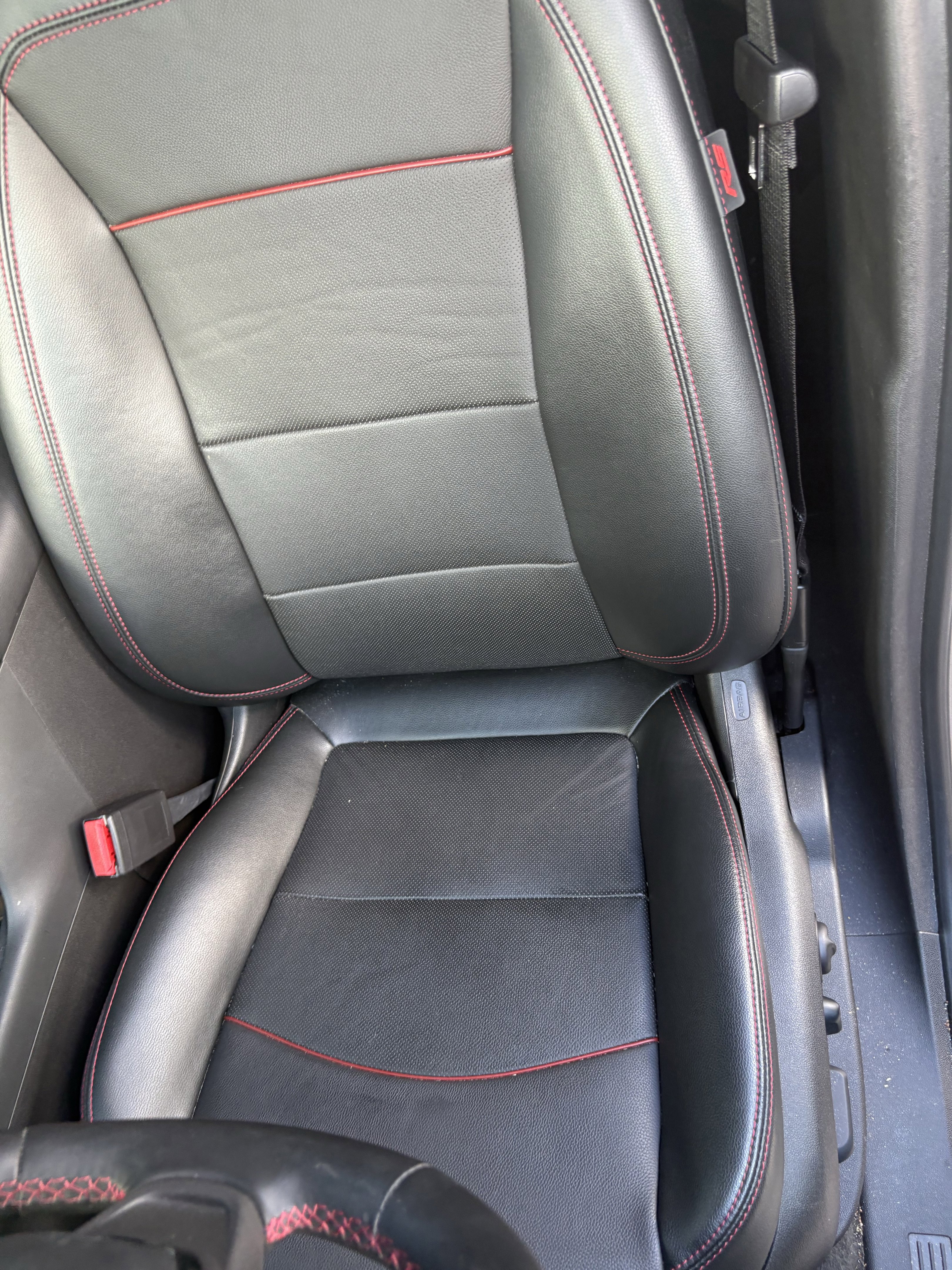 Used 2023 Chevrolet Equinox RS w/ RS Leather Package FWD image 10