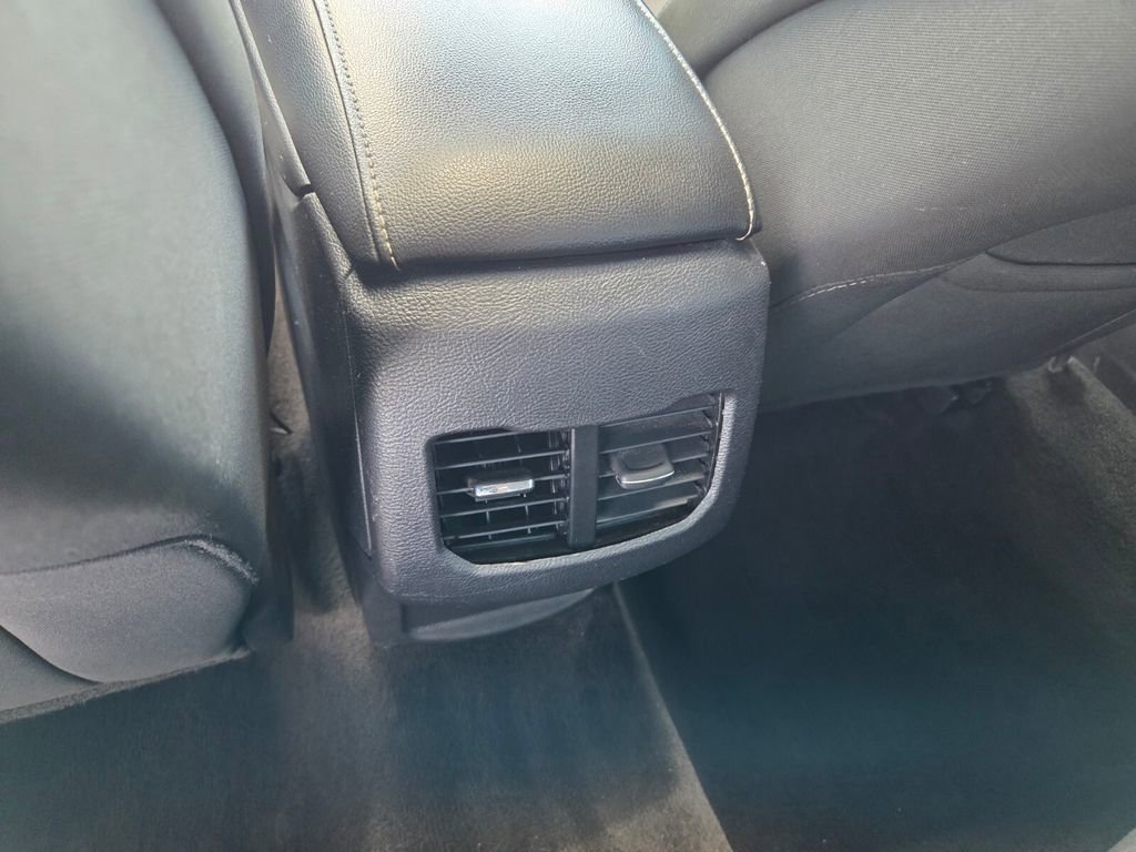 Used 2020 Ford Fusion SE FWD image 8