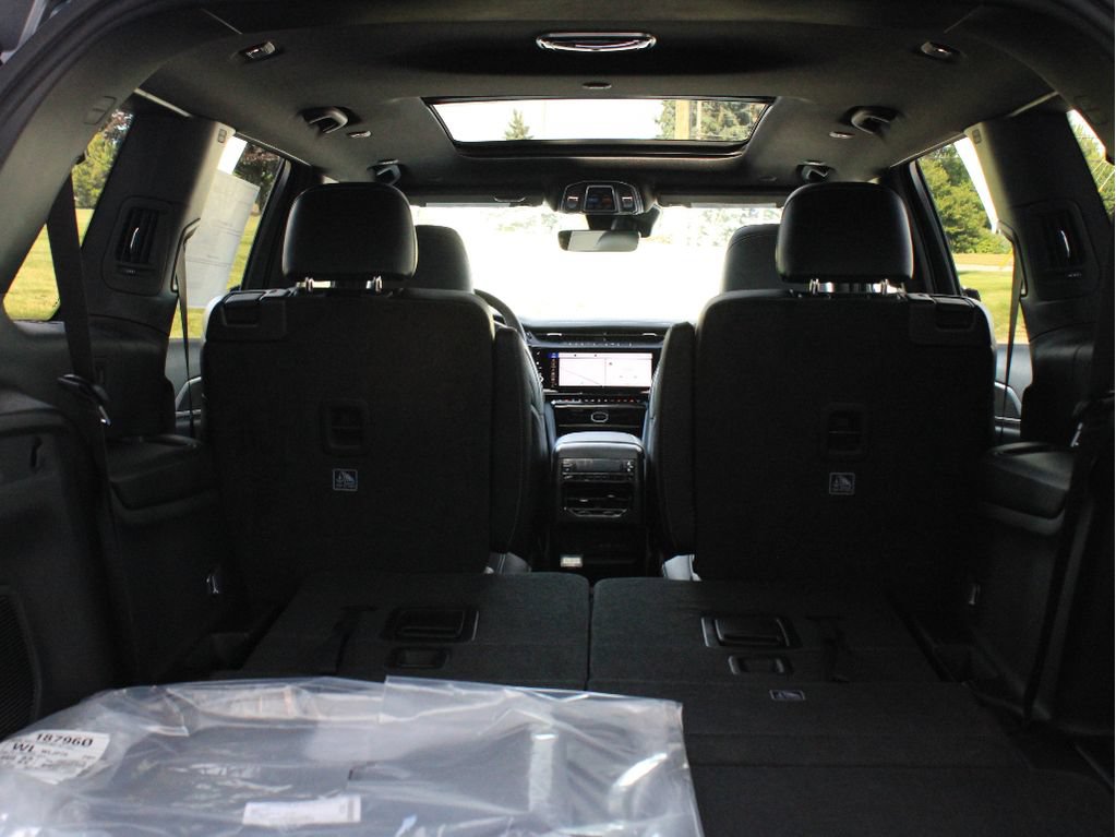 New 2026 Jeep Grand Cherokee L Limited w/ Limited Altitude Package AWD/4WD image 36