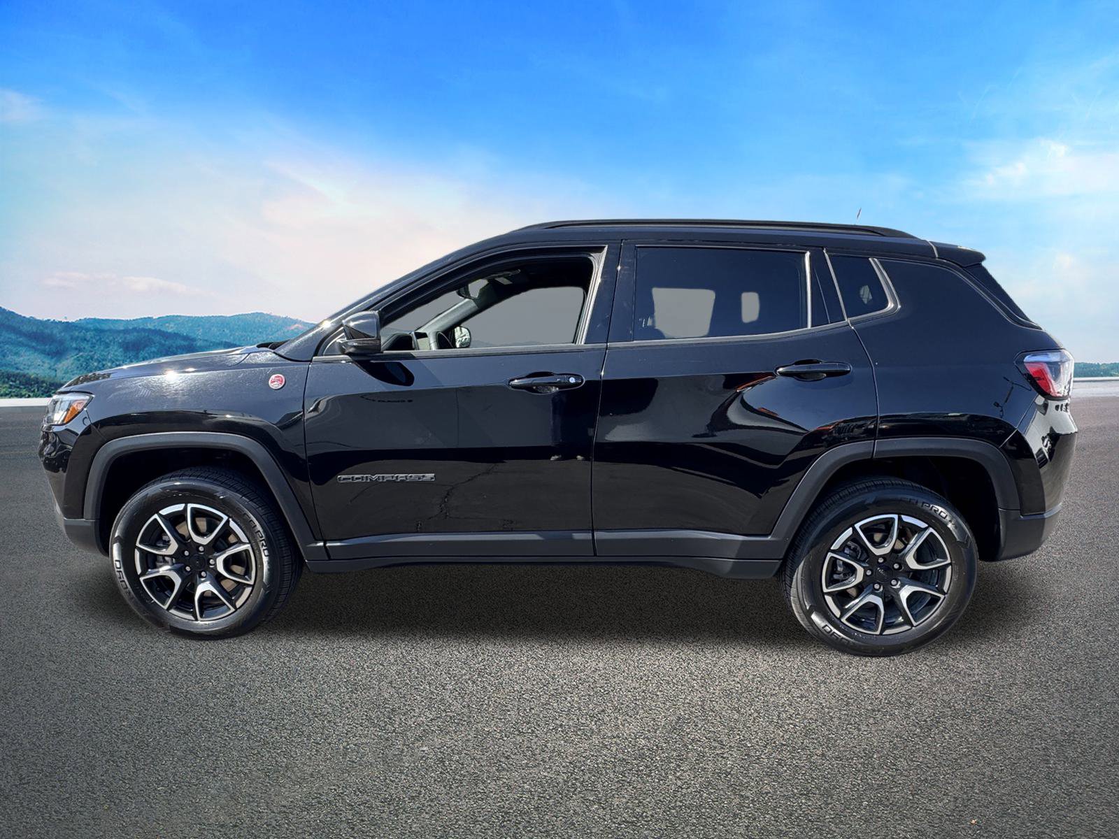 Used 2024 Jeep Compass Trailhawk image 6