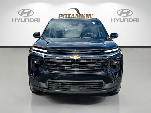Used 2024 Chevrolet Traverse LS FWD image 2