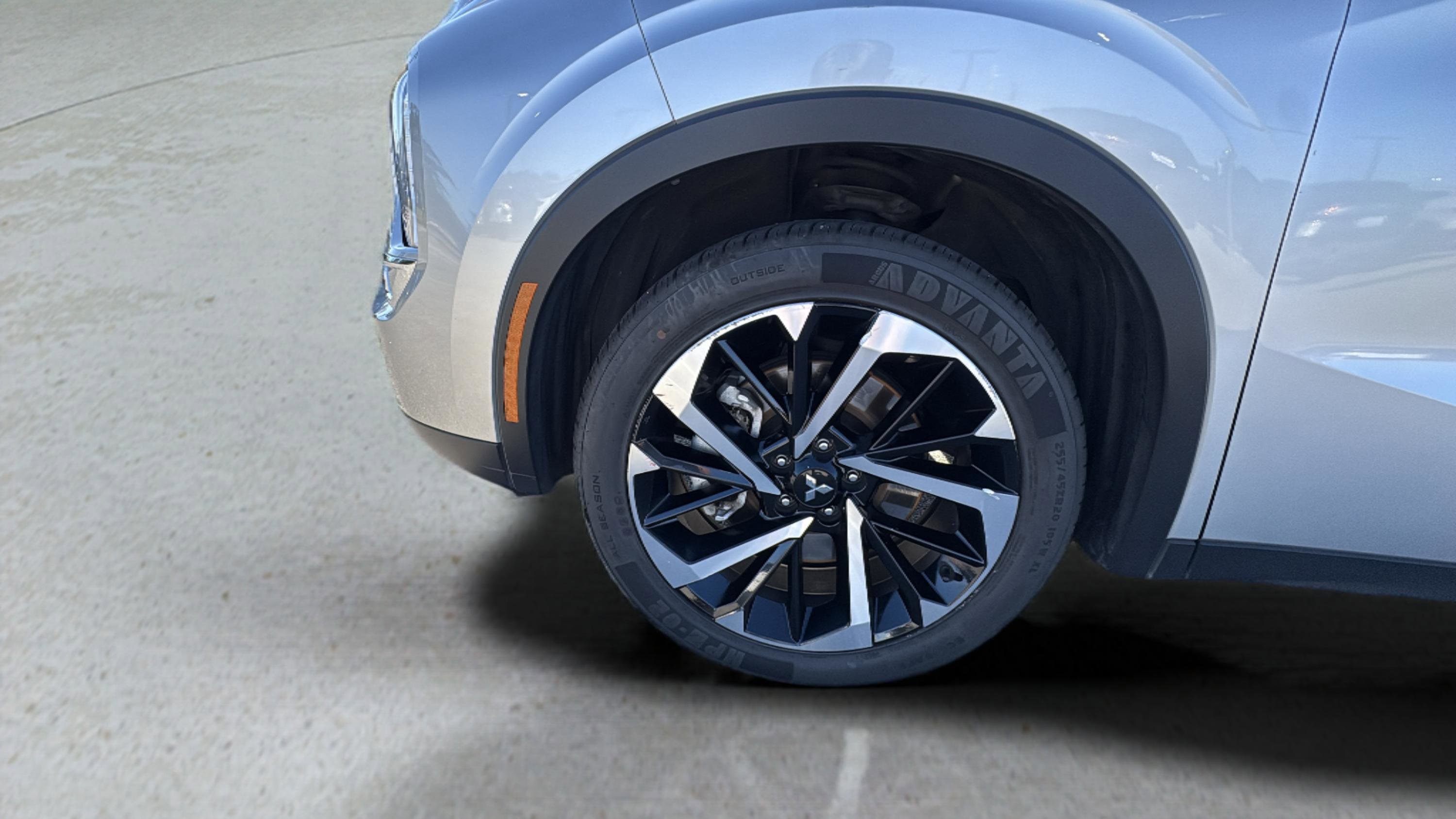 Used 2024 Mitsubishi Outlander SE image 17