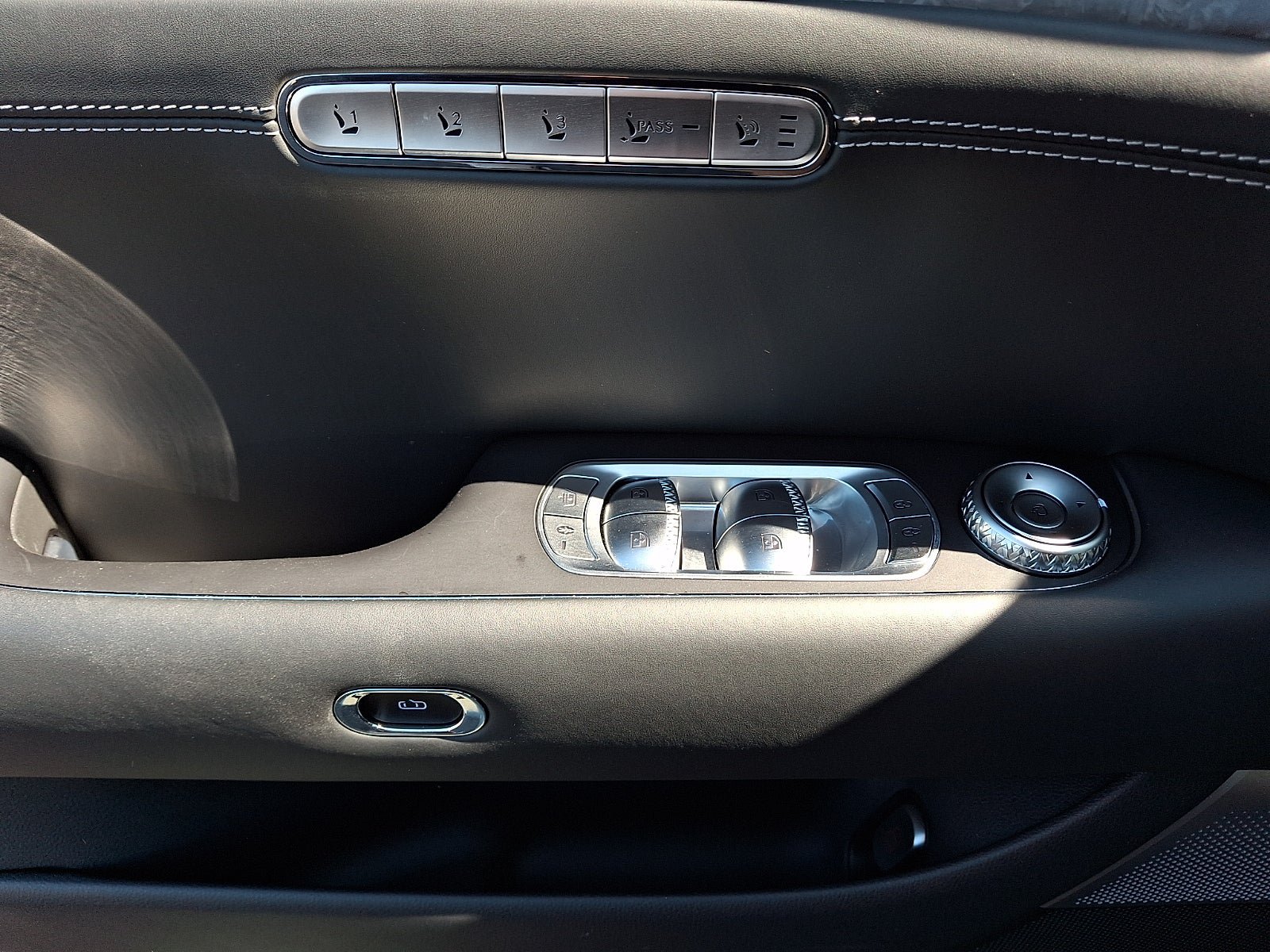 Used 2023 Genesis G90 3.5T AWD/4WD image 13