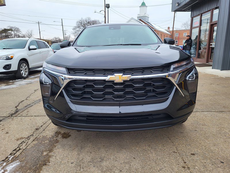Used 2024 Chevrolet Trax LS image 2