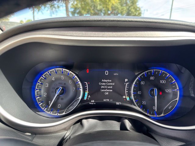 Used 2024 Chrysler Pacifica Touring-L FWD image 20