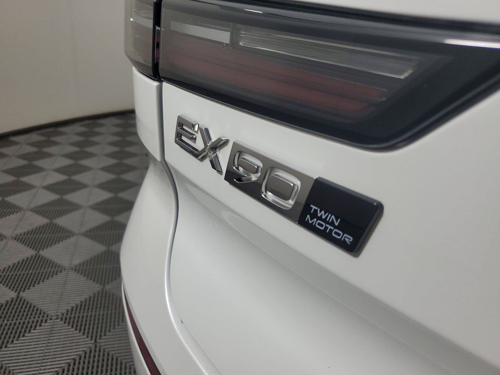 Certified 2025 Volvo EX90 Plus AWD/4WD image 8