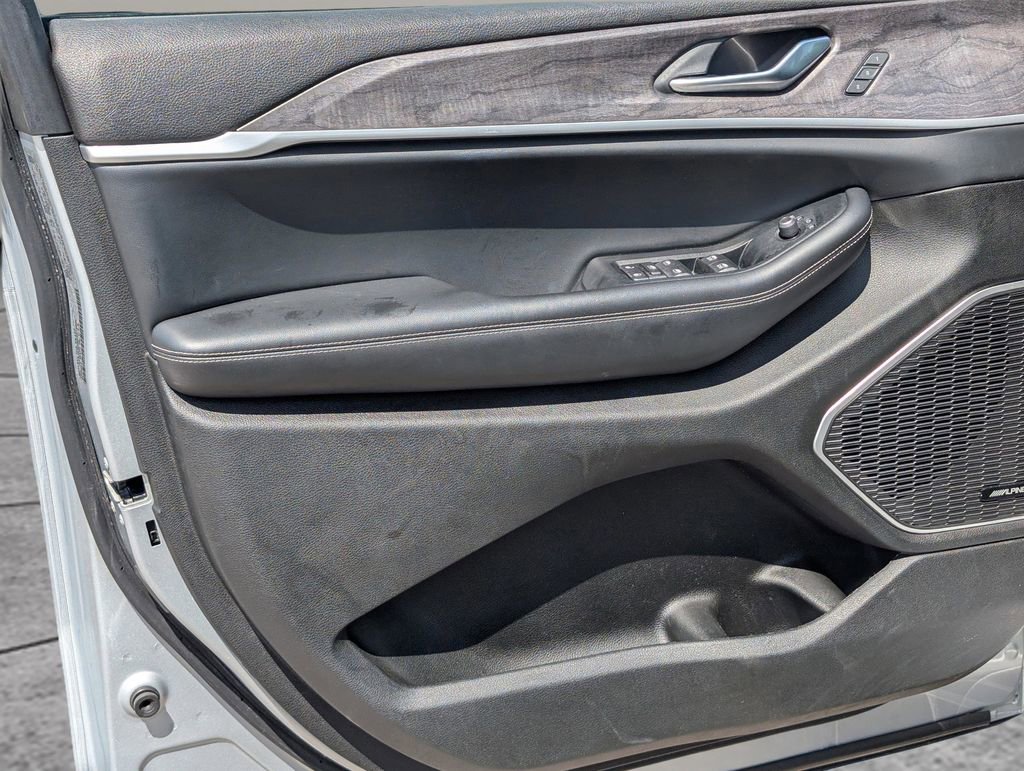 Used 2022 Jeep Grand Cherokee L Limited image 14