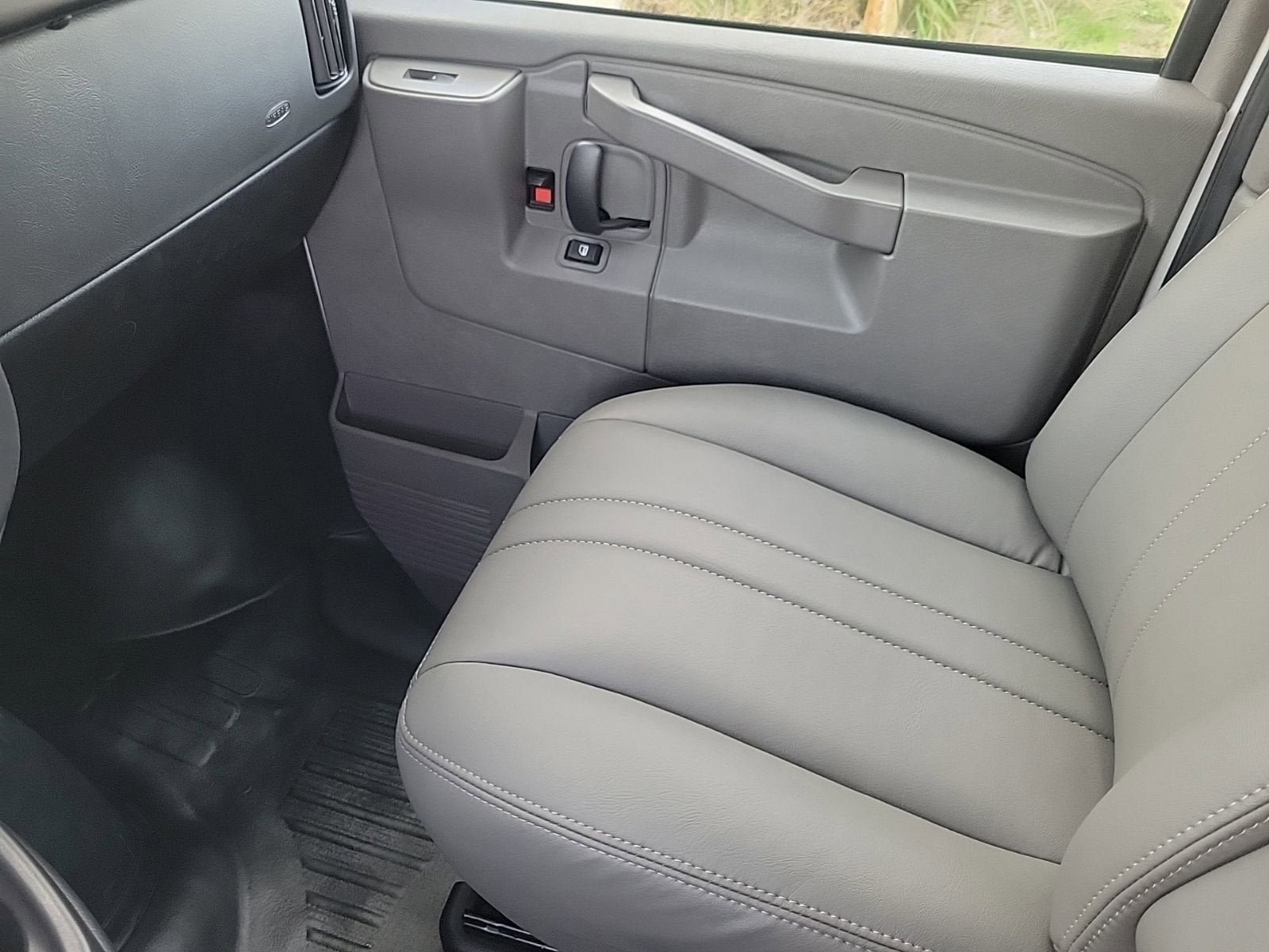 New 2026 GMC Savana 2500 RWD image 12