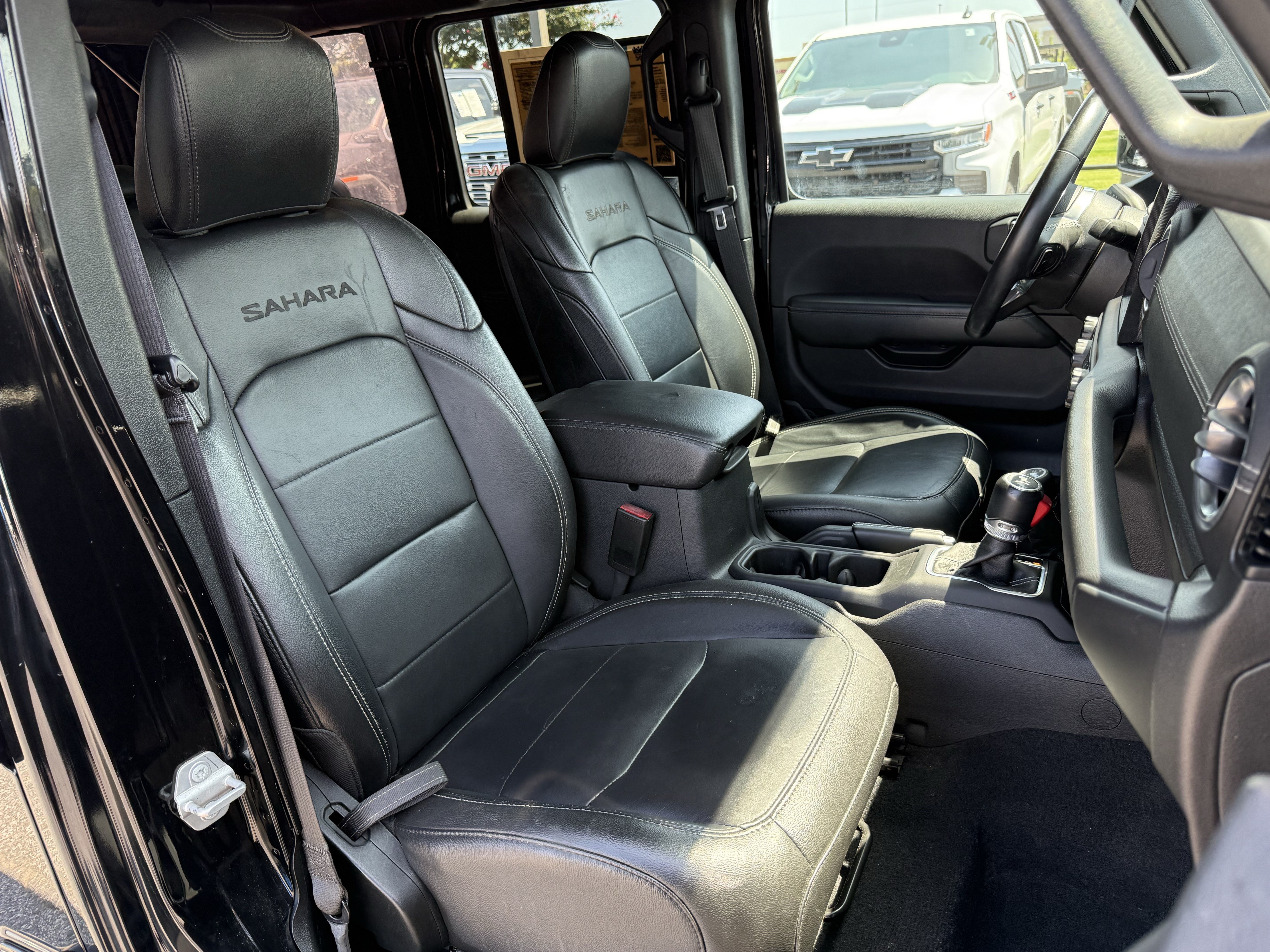 Used 2023 Jeep Wrangler Unlimited Sahara w/ Cold Weather Group AWD/4WD image 35