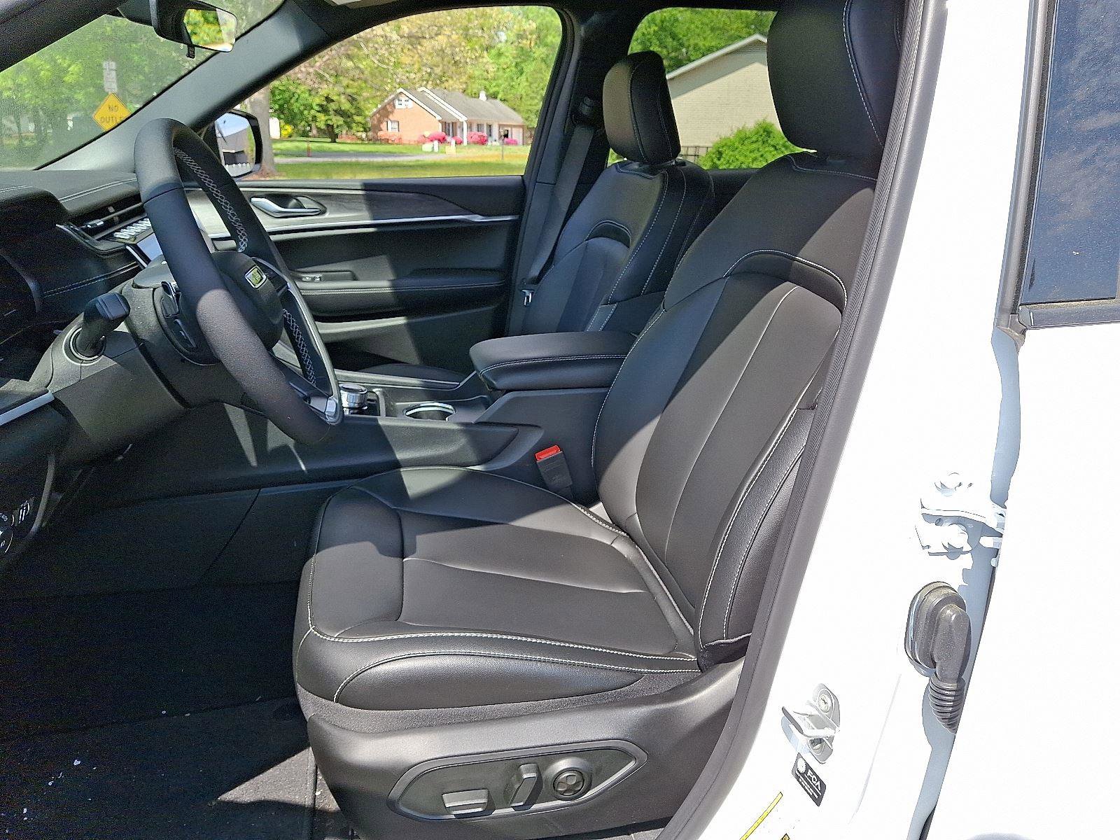 New 2025 Jeep Grand Cherokee L Limited w/ Black Appearance Package image 11