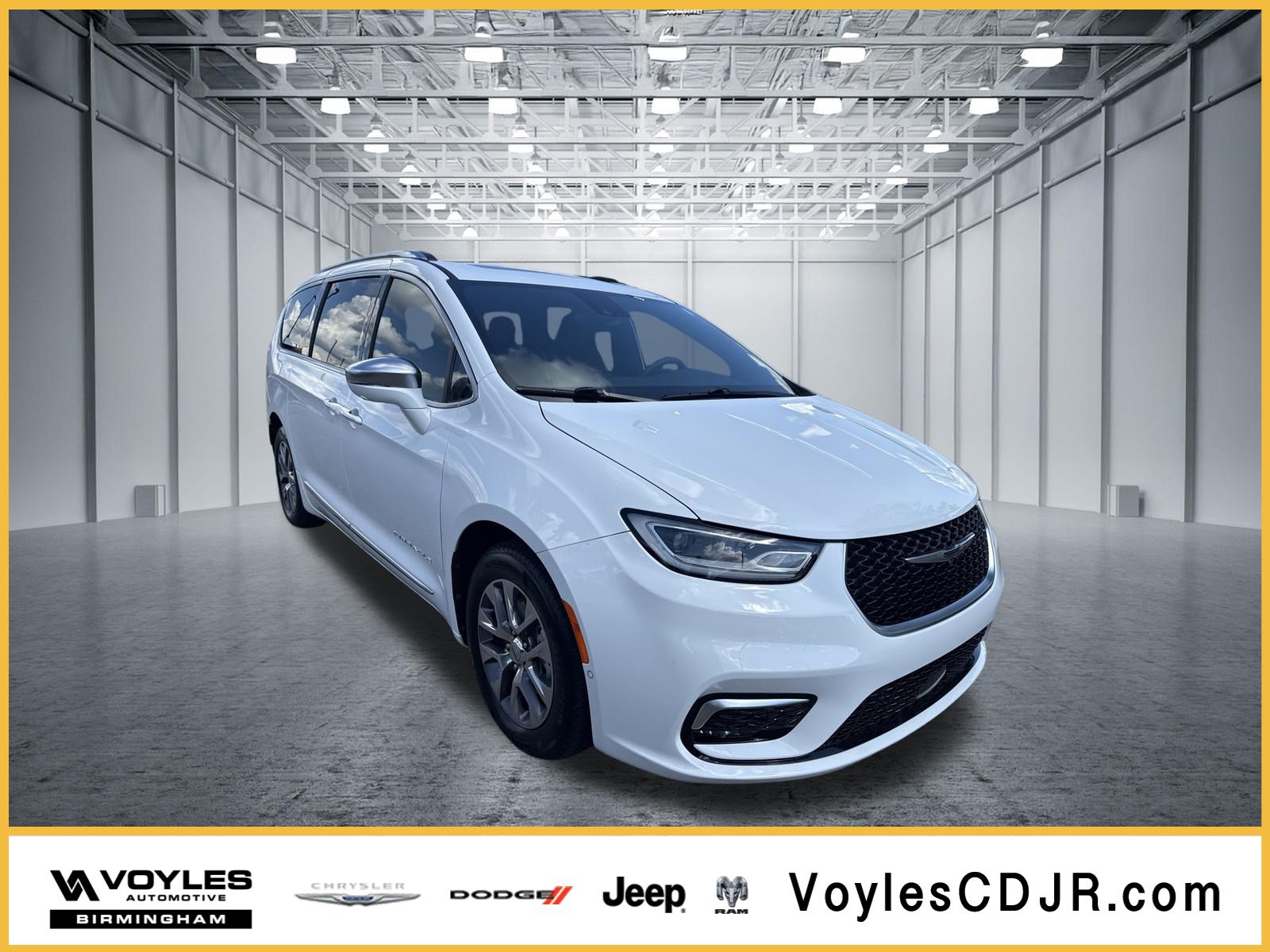 Used 2024 Chrysler Pacifica Pinnacle