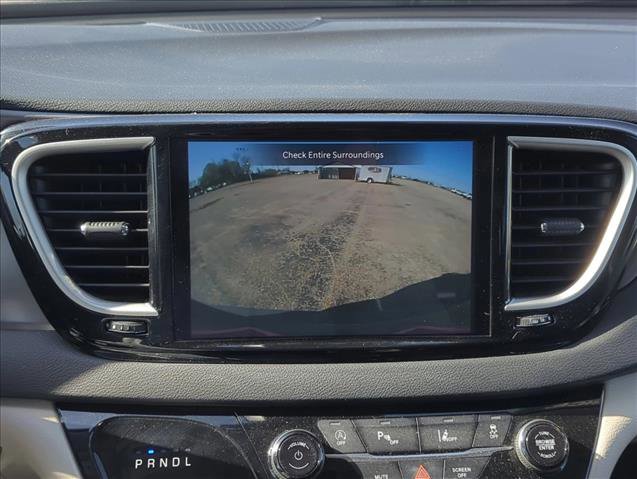 Used 2023 Chrysler Pacifica Touring-L FWD image 15