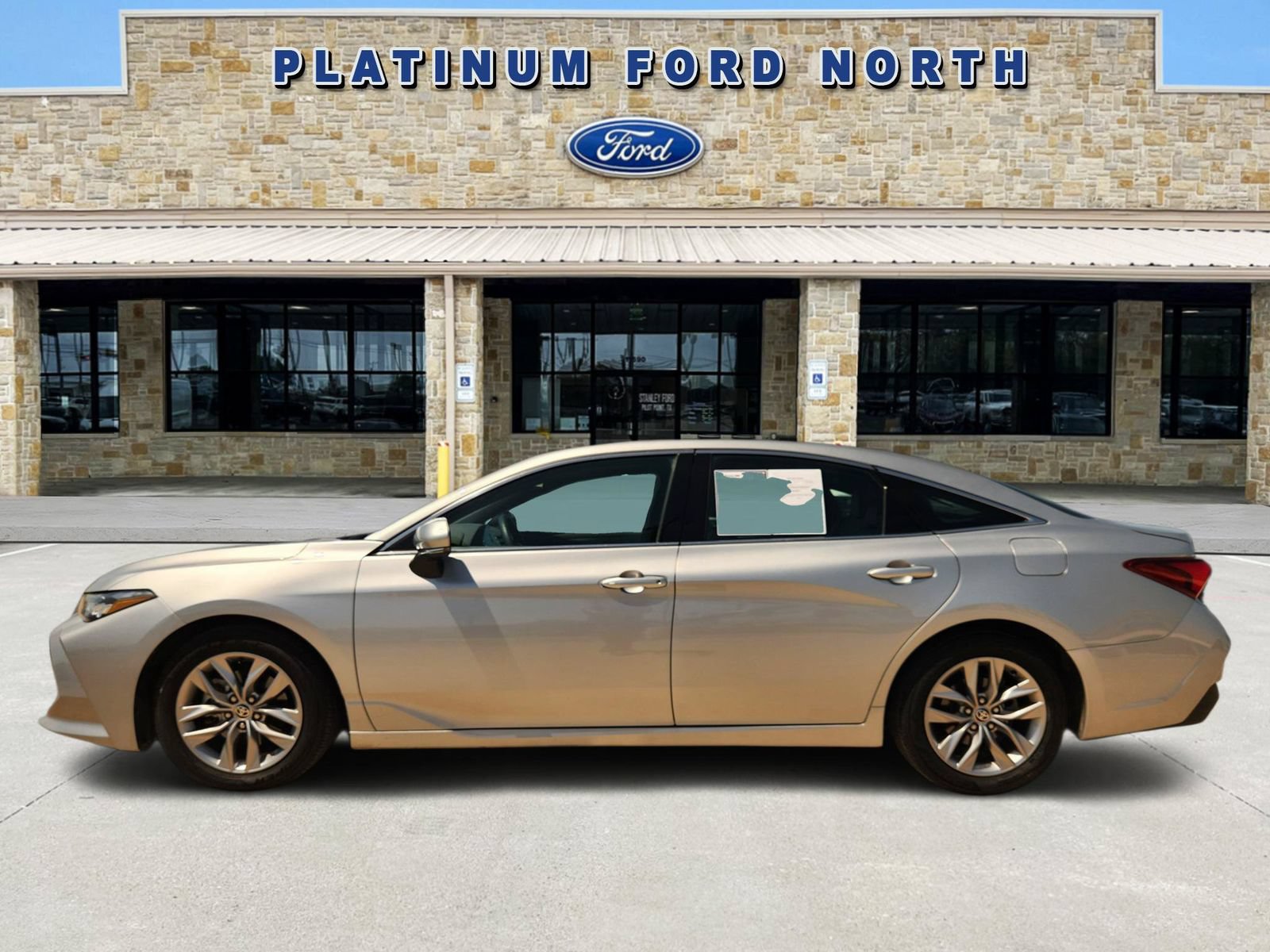 Used 2022 Toyota Avalon XLE FWD image 3