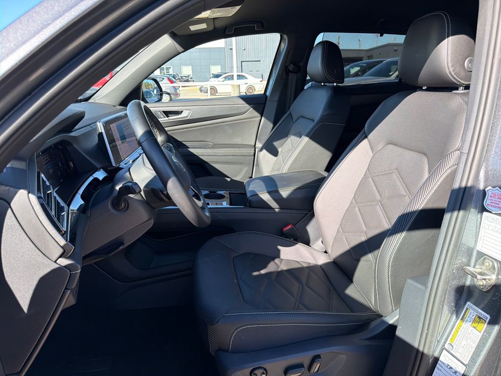 Used 2025 Volkswagen Atlas Cross Sport SE image 11