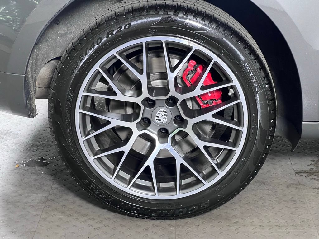 Certified 2018 Porsche Macan Turbo AWD/4WD image 14