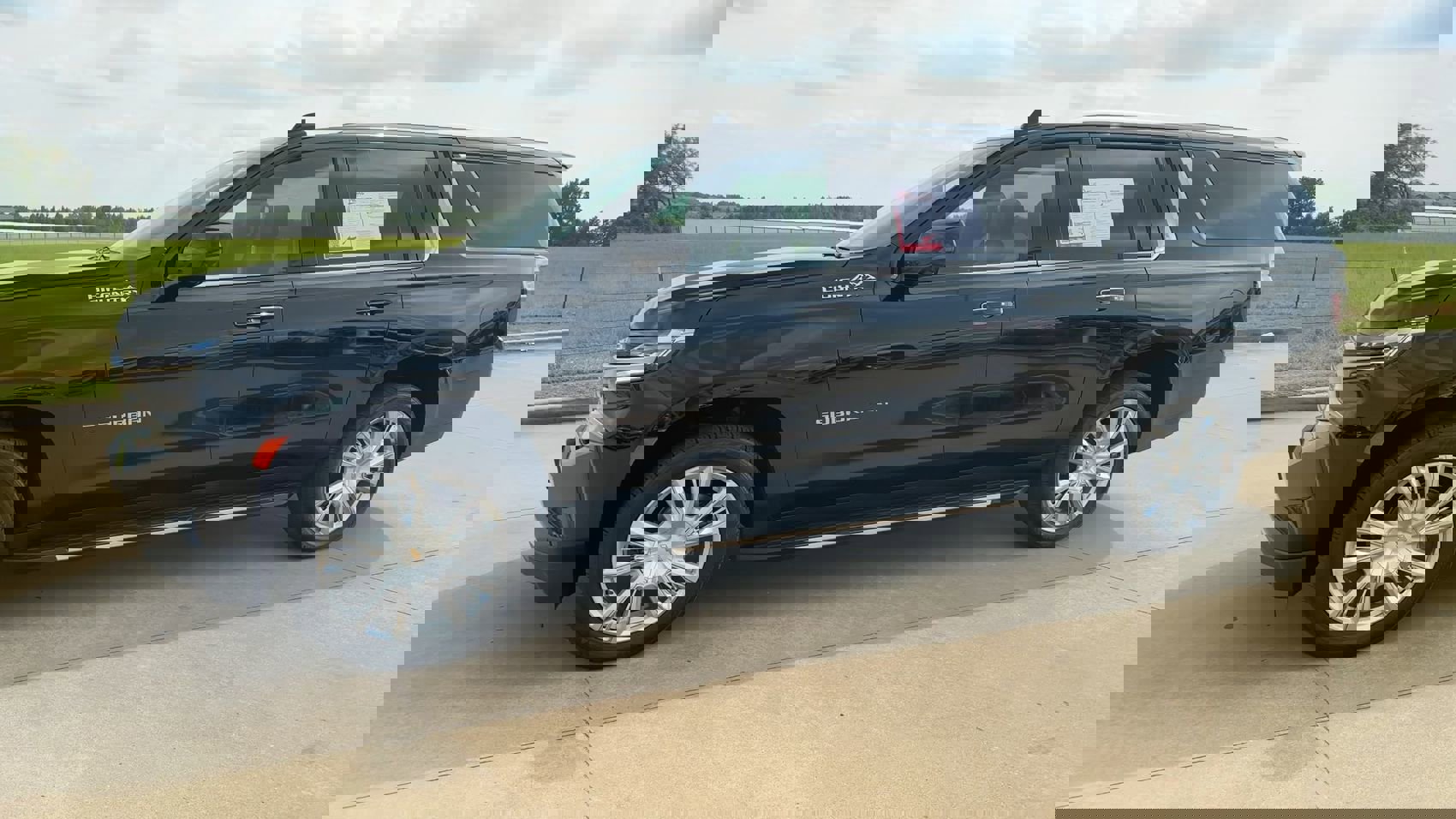 Used 2021 Chevrolet Suburban High Country image 5