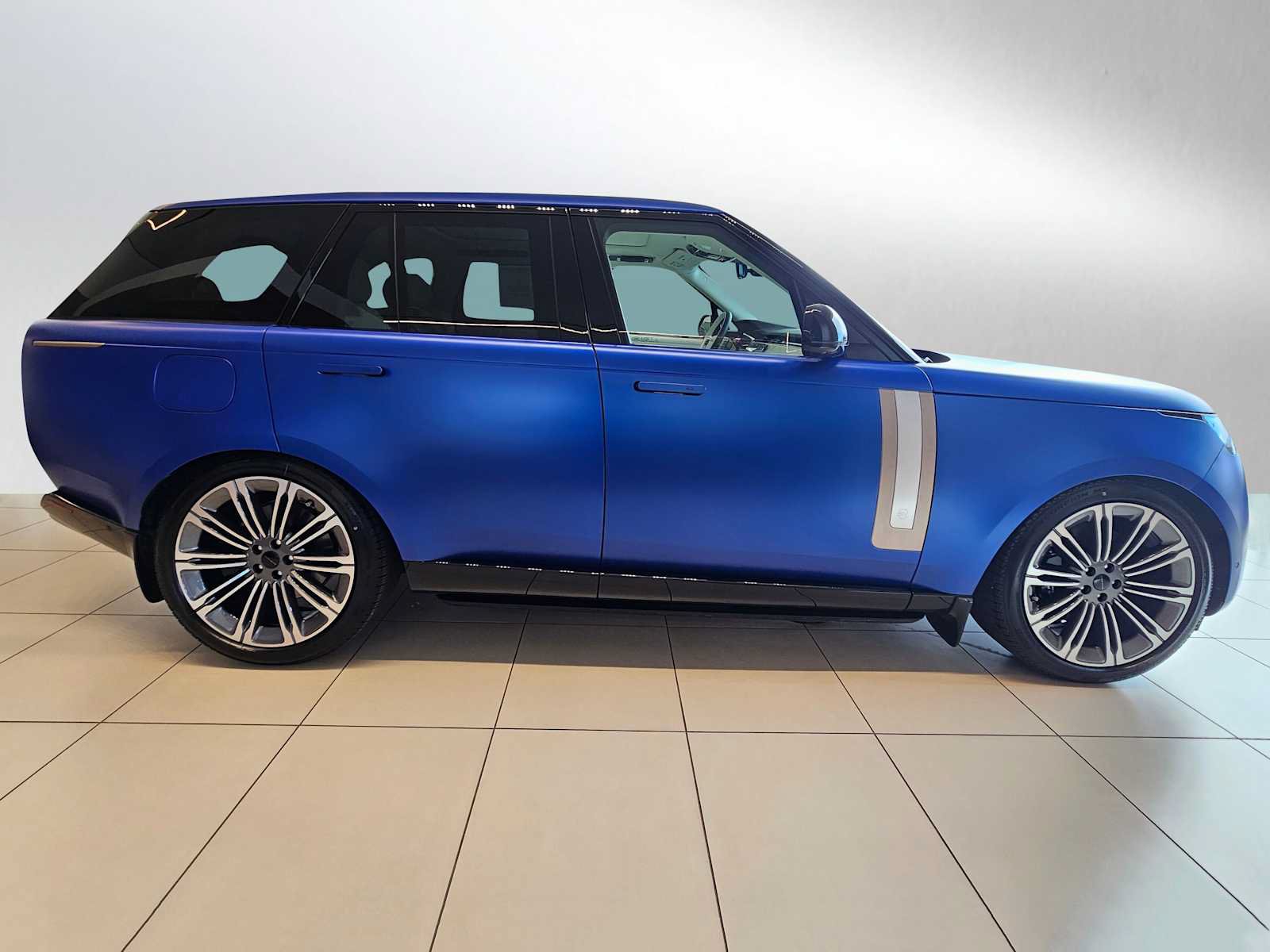 New 2026 Land Rover Range Rover SV AWD/4WD image 6