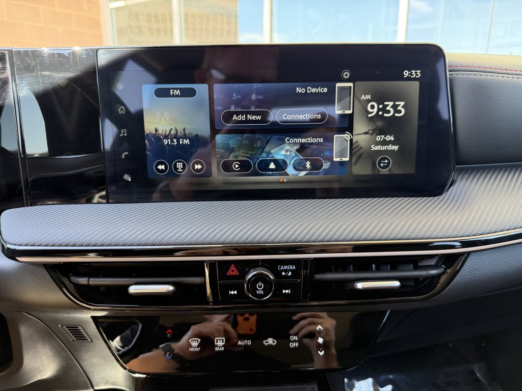 Used 2025 Nissan Kicks SR AWD/4WD image 17