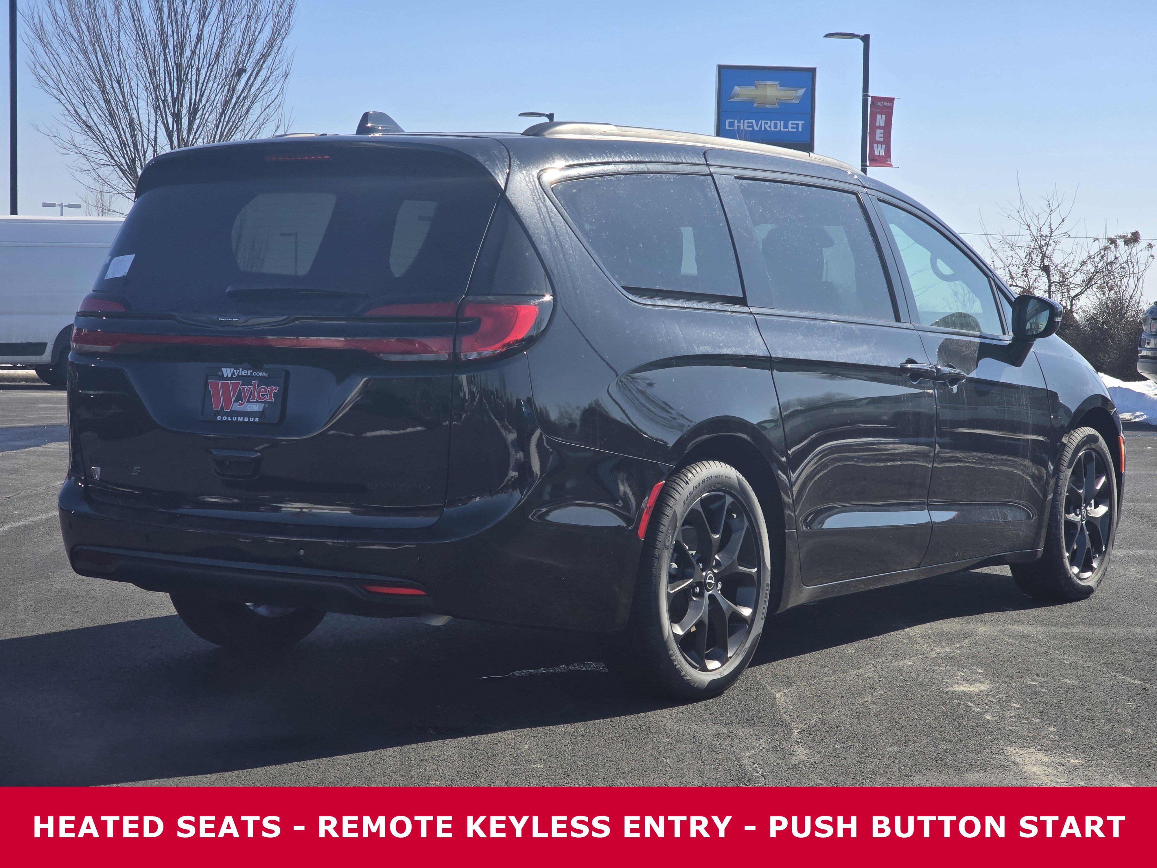 New 2026 Chrysler Pacifica Limited w/ S Appearance Package image 4