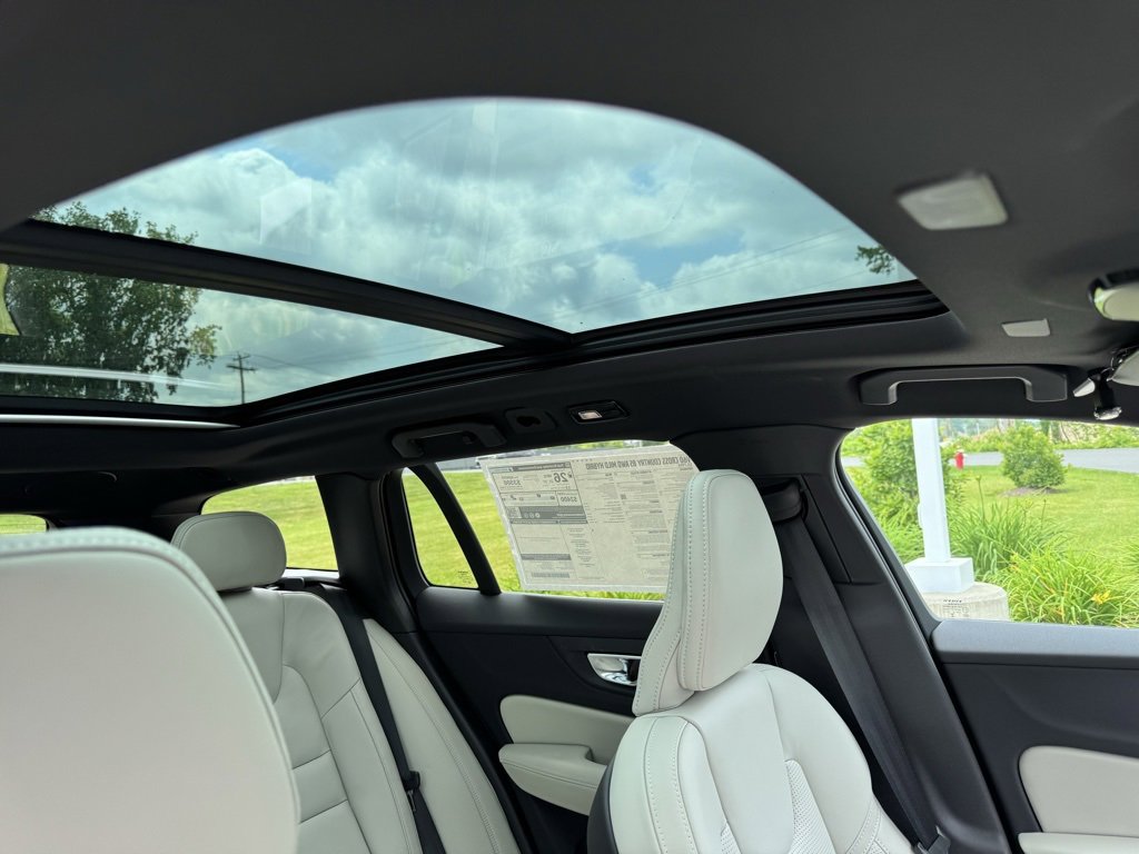 New 2026 Volvo V60 B5 Cross Country Ultra w/ Protection Package Premier image 26