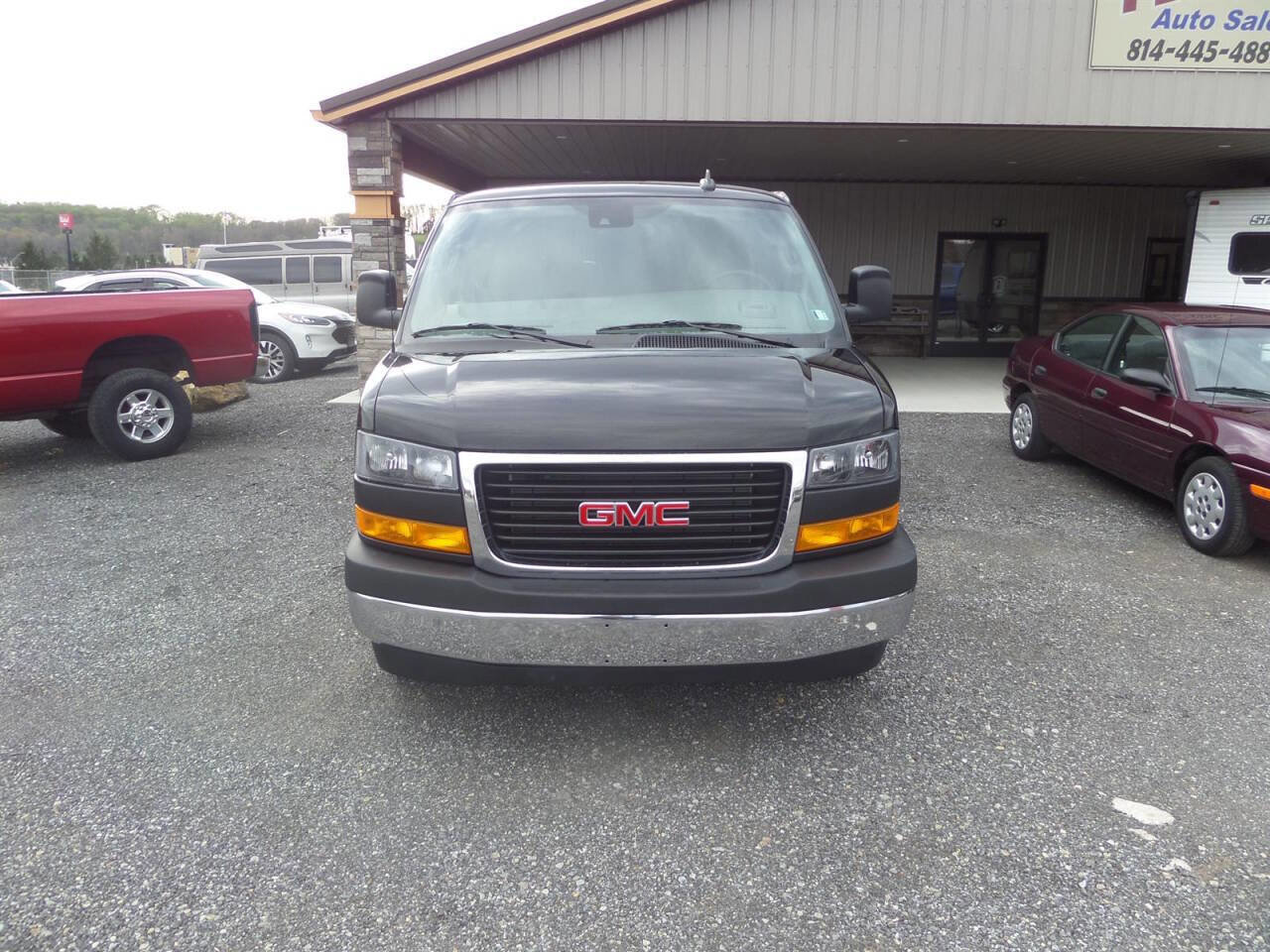 Used 2025 GMC Savana 2500 LT w/ LT Preferred Equipment Group RWD image 2