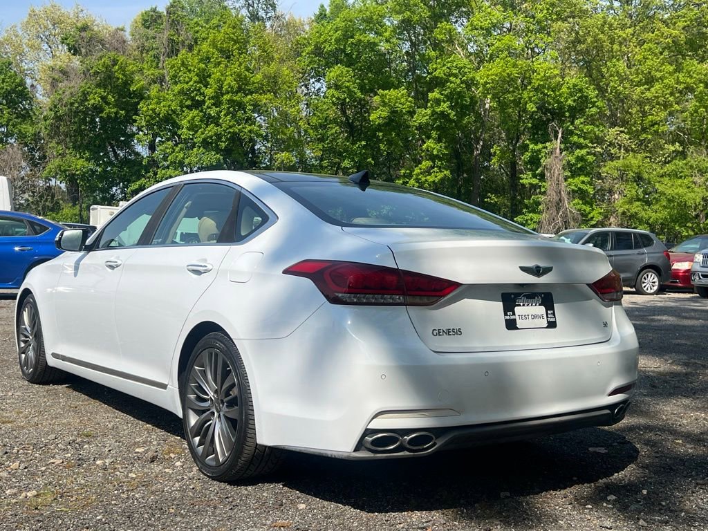 Used 2015 Hyundai Genesis 5.0 RWD image 3