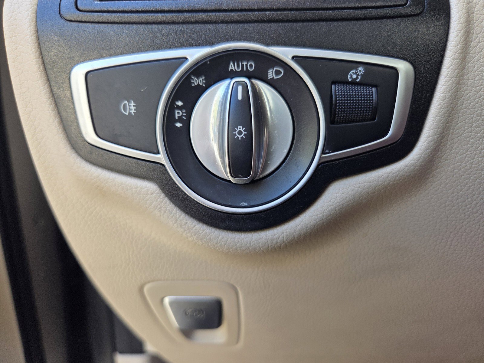 Used 2020 Mercedes-Benz GLC 300 image 21