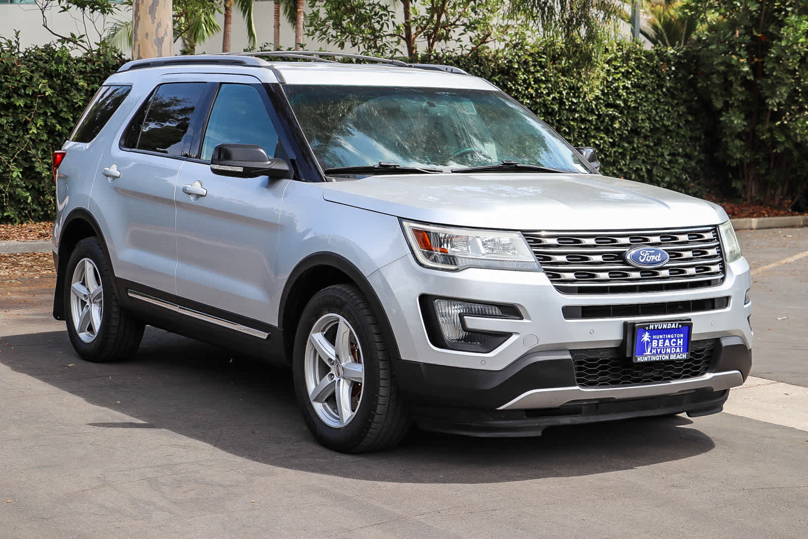 Used 2016 Ford Explorer XLT w/ Equipment Group 202A AWD/4WD image 3