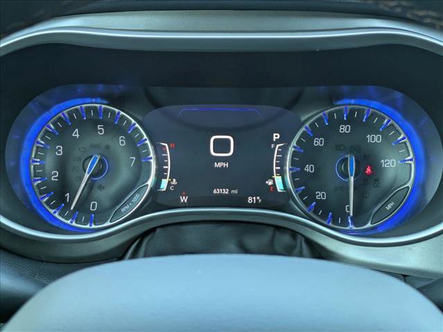 Used 2020 Chrysler Pacifica Touring-L Plus w/ Tire & Wheel Group FWD image 11