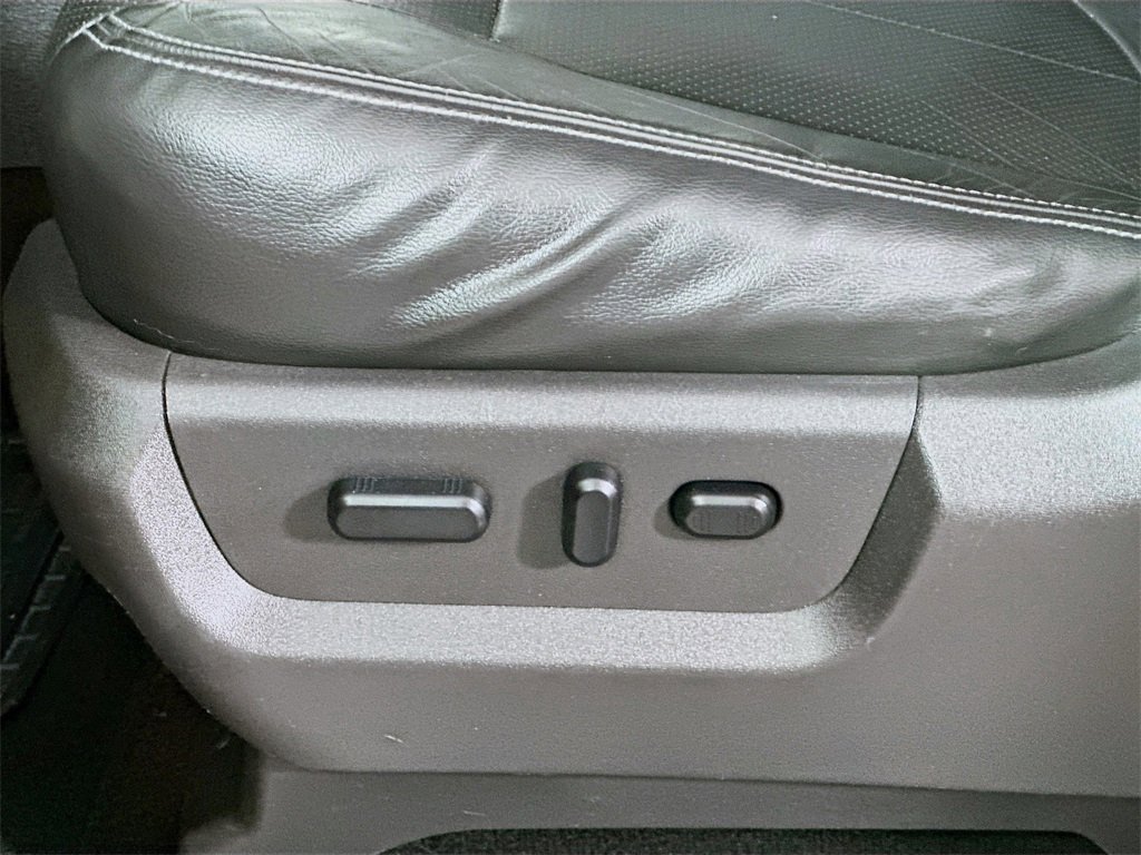 Used 2012 Ford F350 Lariat image 25